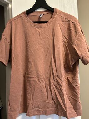 Old Navy Men's Crew Neck T-Shirt in Rust Brown